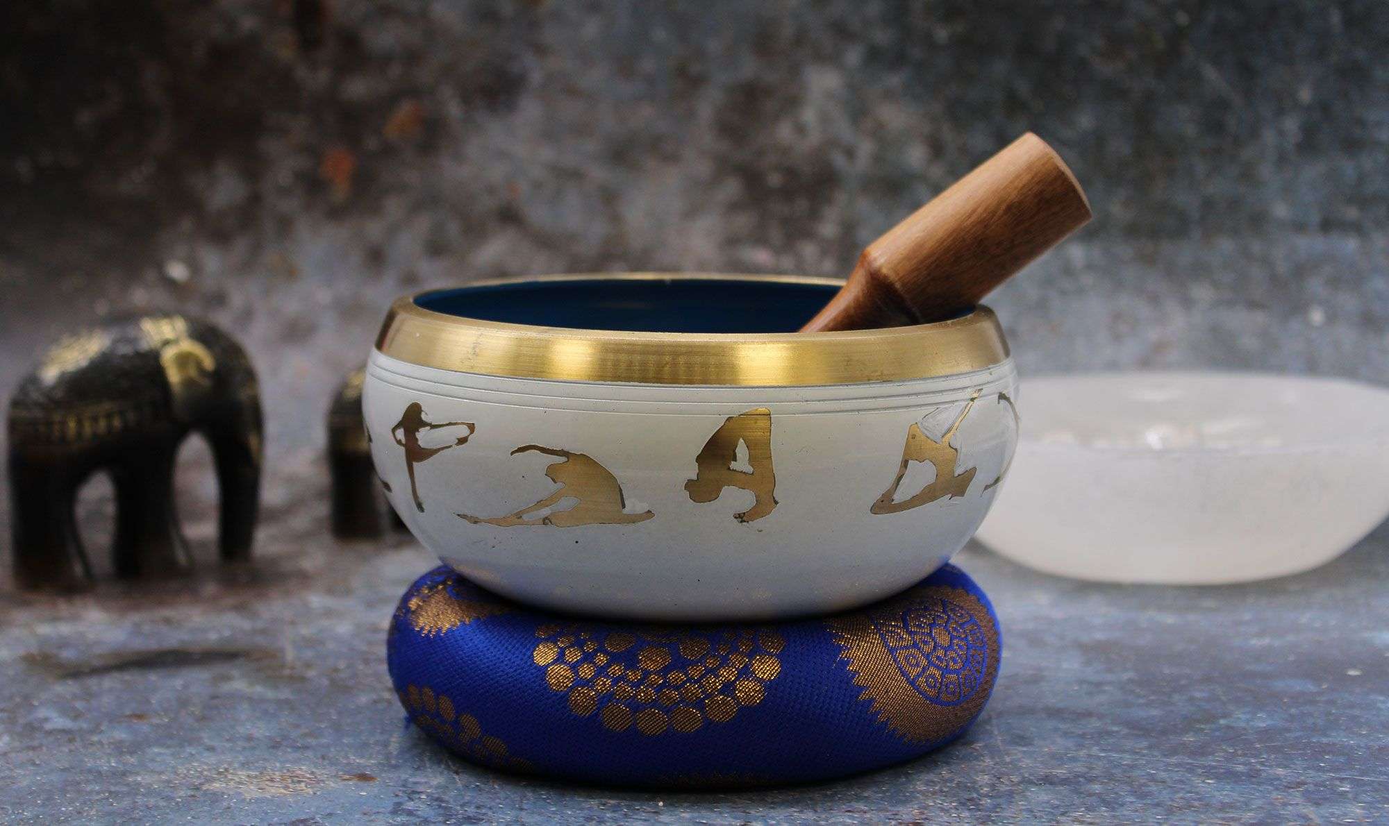 Juego de Cuenco Tibetano Lrg - Movimiento de Yoga - Blanco/Azul 14cm - Imagen 7
