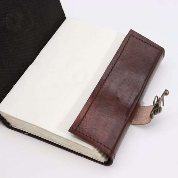 Cuaderno Marrón Oscuro Ojo Maligno con Bordes Desgastados - Imagen 3